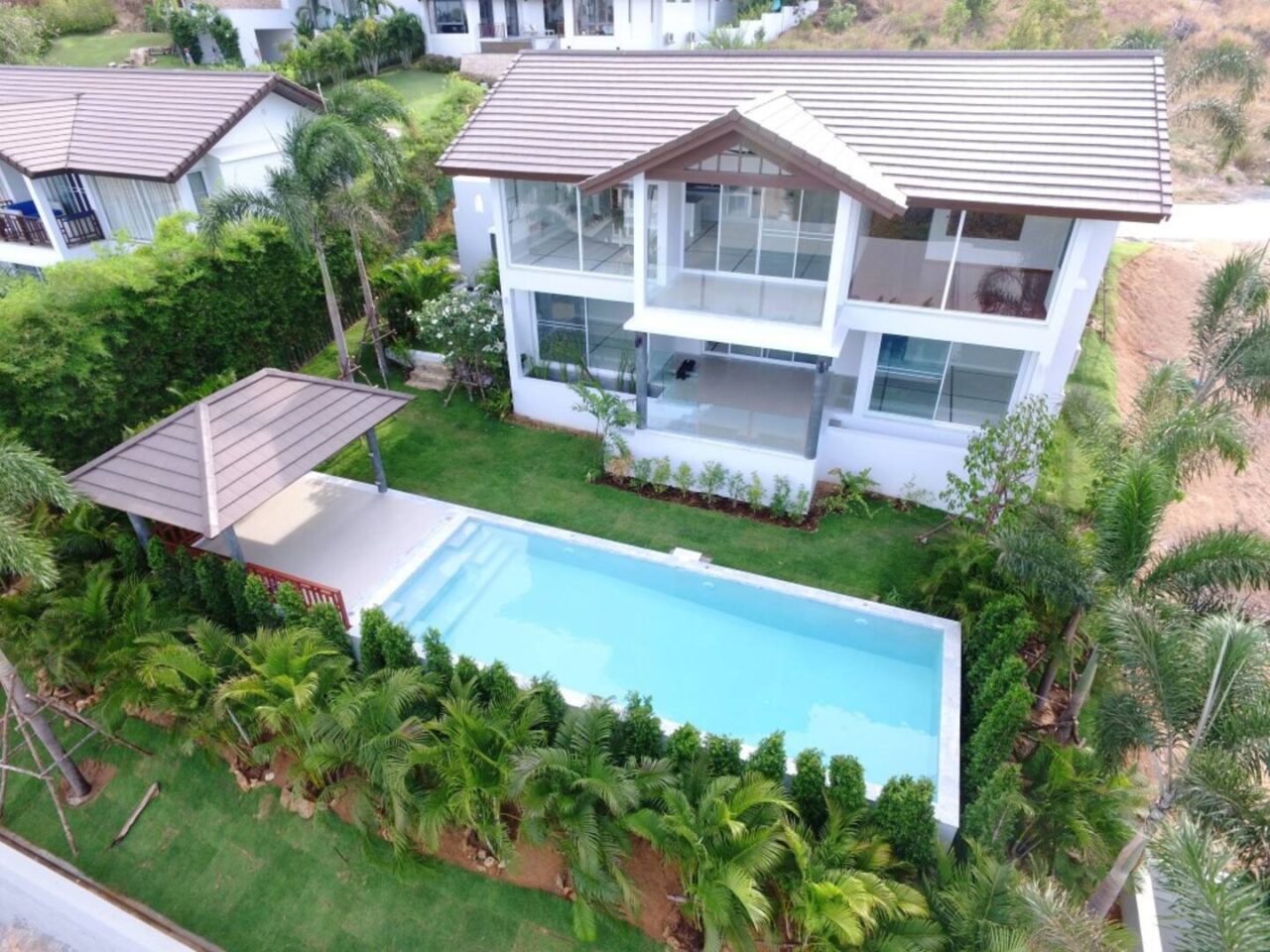 Property id 101 s35. 3 bedroom 3 bedroom sea view villa  in residence with gym&tennis court walking distance to Choeng Mon beach